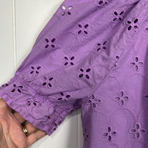 Croft & Barrow Womens Top PS Purple Puff Short Sleeves Eyelet Floral Keyhole EUC - Picture 3 of 13